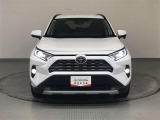 ヘッドランプは1灯でハイ・ローの切替が可能なBi-Beam(バイビーム)LED!外周を囲むようにLEDクリアランスランプ(デイライト機能付)を配置し、印象的な眼差しに!
