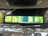 【デジタルインナーミラー】後席の大きな荷物や同乗者で後方が確認しづらい時でも安心!カメラが撮影した車両後方の映像をルームミラー内に表示。クリアな視界で状況の確認が可能です!