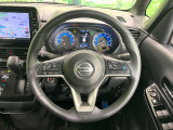【純正革巻きステアリング】上質な革を使用することで、手にしっかり馴染みとても運転しやすいハンドルです♪