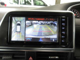 車両を上から見たような映像をナビ画面に表示するパノラミックビューモニターが付いています。