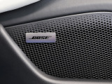 BOSEサラウンドサウンドシステムは、車内の音響特性に合わせて的確にチューニングされており、コンサートホールのようにバランスに優れた原音を忠実に再現した音響パターンを生み出します。