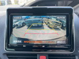 バックカメラです!ナビゲーションにこのように映ります。見えずらい真後ろもこれで安心ですよ!