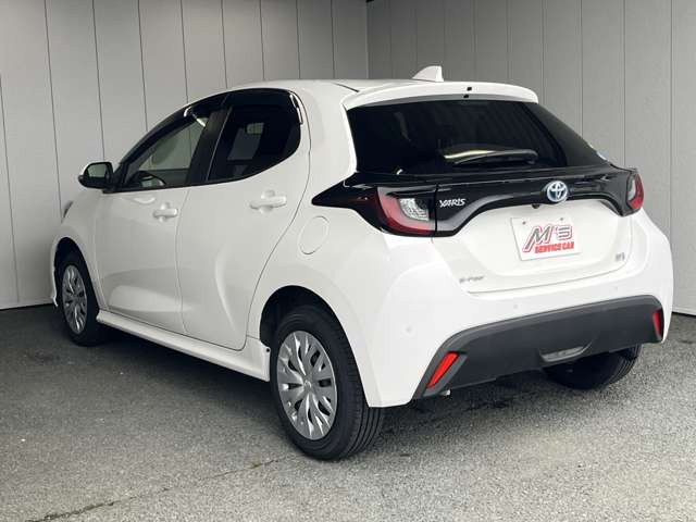 トヨタ ヤリス 1.5 ハイブリッド X E-Four 4WD ナビ付純正ディスプレー