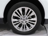 タイヤサイズは(225/55R19)で純正アルミホイールです。
