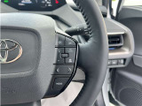 レーダークルーズコントロール(全車速追従機能付)付きです。車速に応じて追従支援してくれるので、ロングドライブも快適です。詳細は販売店スタッフまでおたずねください。