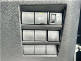 オートマチックハイビームとは、先行車や対向車のライトを認識し、ハイビームとロービームを自動で切り替える機能です。夜道の視界を確保します。詳細は販売店スタッフまでおたずねください。