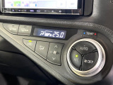【オートエアコン】一度お好みの温度に設定すれば、車内の温度を検知し風量や温度を自動で調整。暑い&hellip;寒い&hellip;と何度もスイッチ操作をする必要はありません。快適な車内空間には必須の機能ですね♪