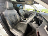 運転席シート廻りは使用感も少なく、良好な状態となっています。丁寧に使われていたことがよくわかりますね。