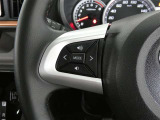ステアリングスイッチ付き。前方から目を離すことなく操作することが可能です。