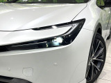 【LEDヘッドライト】悪天候や夜間走行時も良好な視界を確保し安心して運転できる高輝度LEDヘッドライトを装備!点灯速度が早く、消費電力も抑えられています。