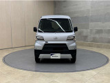 お車購入のポイントとなるフロントマスクです。