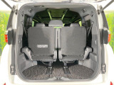 普段のお買い物や通勤、送迎等に十分な荷室スペースを確保しております。セカンドシートを倒すと、大きな荷物の積載も可能です♪