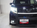 ヘッドライトはLEDタイプ。夜間の運転も安心です。
