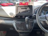 運転席から各種ボタンの操作がしやすいように設計されたデザイン。