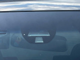 【ホンダセンシング】走行中に前方の車両等を認識し、衝突しそうな時は警報とブレーキで衝突回避と被害軽減をアシスト。より安全にドライブをお楽しみいただけます。