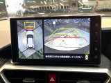 【パノラミックビューモニター】専用のカメラにより、上から見下ろしたような視点で360度クルマの周囲を確認することができます☆死角部分も確認しやすく、狭い場所での切り返しや駐車もスムーズに行えます。