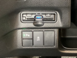 Hondaセンシング用の、VSA(ABS+TCS+横滑り抑制)解除スイッチなどはハンドルの左側に装備しています。その上にETCがついています。高速道路の料金所の通過も楽々です。
