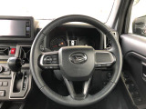 運転中も見やすいセンターメーター。