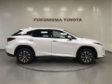【まるごとクリーニング】シートを取り外し、車内を徹底洗浄。隅々まで丁寧に仕上げています。