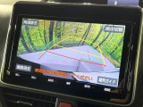 【バックカメラ】駐車時に後方がリアルタイム映像で確認できます。大型商業施設や立体駐車場での駐車時や、夜間のバック時に大活躍!運転スキルに関わらず、今や必須となった装備のひとつです!