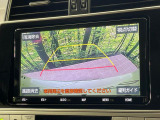 【バックカメラ】駐車時に後方がリアルタイム映像で確認できます。大型商業施設や立体駐車場での駐車時や、夜間のバック時に大活躍!運転スキルに関わらず、今や必須となった装備のひとつです!