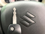 【キーレス】少し離れた場所からでもボタン一つでドアの開錠・施錠ができるのでとっても便利!ドアの鍵穴周りに傷をつけることもありません♪