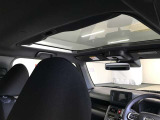 ムーンルーフ☆車内に日光や風をとりこみながら快適な室内空間でドライブもいいですね☆