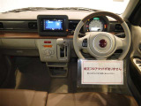 シンプルで使いやすいインパネ周り! (※フロアマットありません)