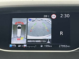 前後左右、見下ろしのモニター表示でバック時の障害物もしっかり見えます!