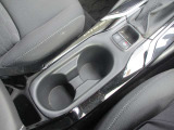 運転席助手席で使用できるドリンクホルダーです。