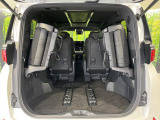 普段のお買い物や通勤、送迎等に十分な荷室スペースを確保しております。セカンドシートを倒すと、大きな荷物の積載も可能です♪