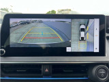 パノラミックビューモニター付きです。車両を上から見たような映像をディスプレイオーディオ画面に表示。運転席からの目視だけでは見にくい、車両周辺の状況をリアルタイムでしっかり確認できます。
