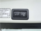後ろが狭くてもサッと積める。途中で止められる安心のバックドア。後ろの駐車スペースが狭い時に重宝しますよ♪