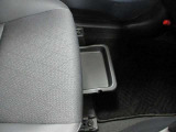 室内に小物を入れる収納スペースがあれば車内が片付きますね☆
