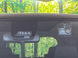 【トヨタセーフティセンス】走行中に前方の車両等を認識し、衝突しそうな時は警報とブレーキで衝突回避と被害軽減をアシスト。より安全にドライブをお楽しみいただけます。