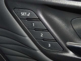 運転席のパワーシートは3名様分までメモリー機能付きです。