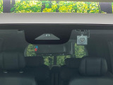 【ホンダセンシング】走行中に前方の車両等を認識し、衝突しそうな時は警報とブレーキで衝突回避と被害軽減をアシスト。より安全にドライブをお楽しみいただけます。