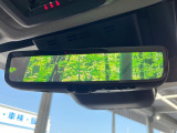 【デジタルインナーミラー】後席の大きな荷物や同乗者で後方が確認しづらい時でも安心!カメラが撮影した車両後方の映像をルームミラー内に表示。クリアな視界で状況の確認が可能です!