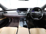 上質で落ち着いた印象のインパネ。視界も広々で運転しやすいです。