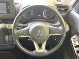 インテリアに合わせたデザインのステアリングは、運転される方のことも考え、運転しやすい形状、大きさです。是非一度、実際に触ってお確かめください。