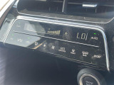 【オートエアコン】車内温度を感知して自動で温度調整をしてくれるのでいつでも快適な車内空間を創り上げます。