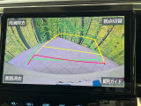 【バックカメラ】駐車時に後方がリアルタイム映像で確認できます。大型商業施設や立体駐車場での駐車時や、夜間のバック時に大活躍!運転スキルに関わらず、今や必須となった装備のひとつです!