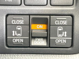 【両側パワースライドドア】スマートキーや運転席のスイッチで後席両側スライドドアの開閉が可能♪電動だから力を入れてドアを開ける必要が無く、小さなお子様でも簡単に開け閉めでき快適です♪