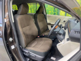 運転席シート廻りは使用感も少なく、良好な状態となっています。前オーナー様が丁寧に使っていたことがよくわかりますね。