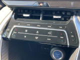 左右独立温度コントロールフルオートエアコンです。運転席、助手席それぞれで独立して温度設定ができます。冷え性の方が乗っても安心ですね♪