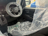 ハンドルも操作性良好です!車内もクリーニングしてのお引渡しになります。