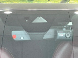 【i-ACTIVESENSE】走行中に前方の車両等を認識し、衝突しそうな時は警報とブレーキで衝突回避と被害軽減をアシスト。より安全にドライブをお楽しみいただけます。