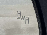 車線変更時の後方確認をアシストしてくれるブラインドスポットモニター!ドアミラーの死角を検知してくれるから車線変更もスムーズです。