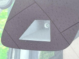 【エマージェンシーブレーキ】走行中に前方の車両等を認識し、衝突しそうな時は警報とブレーキで衝突回避と被害軽減をアシスト。より安全にドライブをお楽しみいただけます。