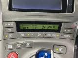 【オートエアコン】一度お好みの温度に設定すれば、車内の温度を検知し風量や温度を自動で調整。暑い&hellip;寒い&hellip;と何度もスイッチ操作をする必要はありません。快適な車内空間には必須の機能ですね♪